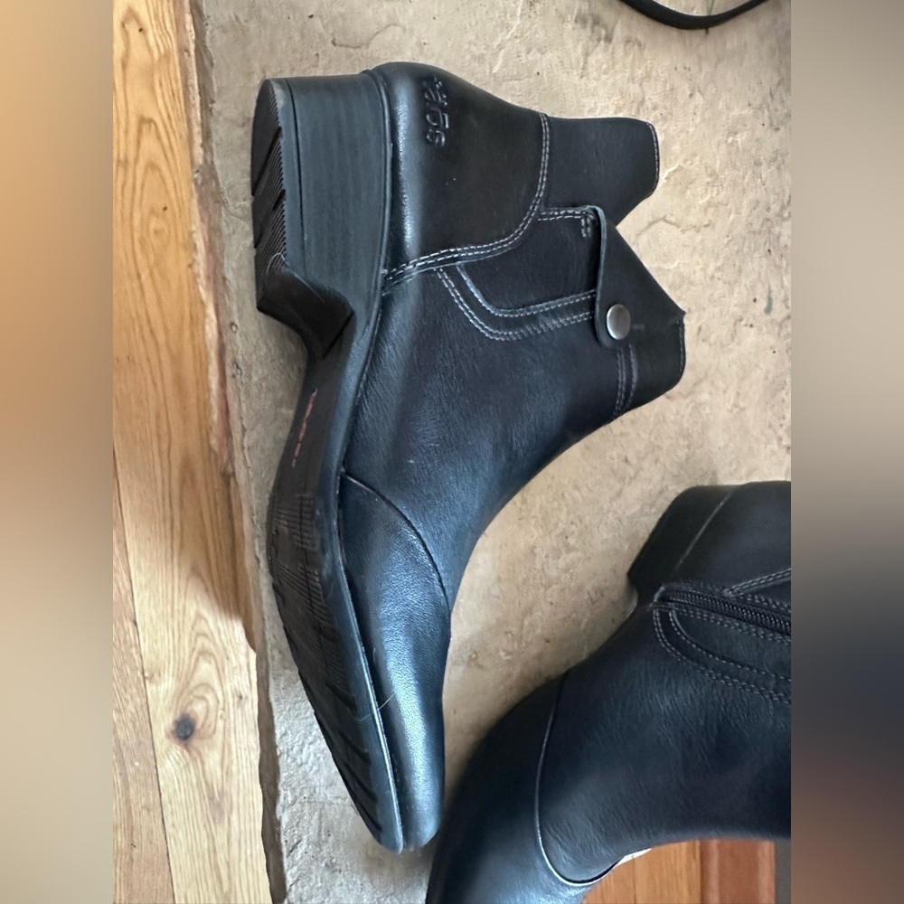 🚨NWOT🚨 Taos Footwear Black Leather Ankle Booties - Picture 4 of 7